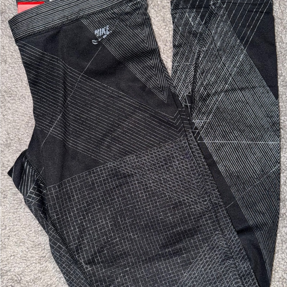 Nike Black and Gray Patterned leggings Sz small